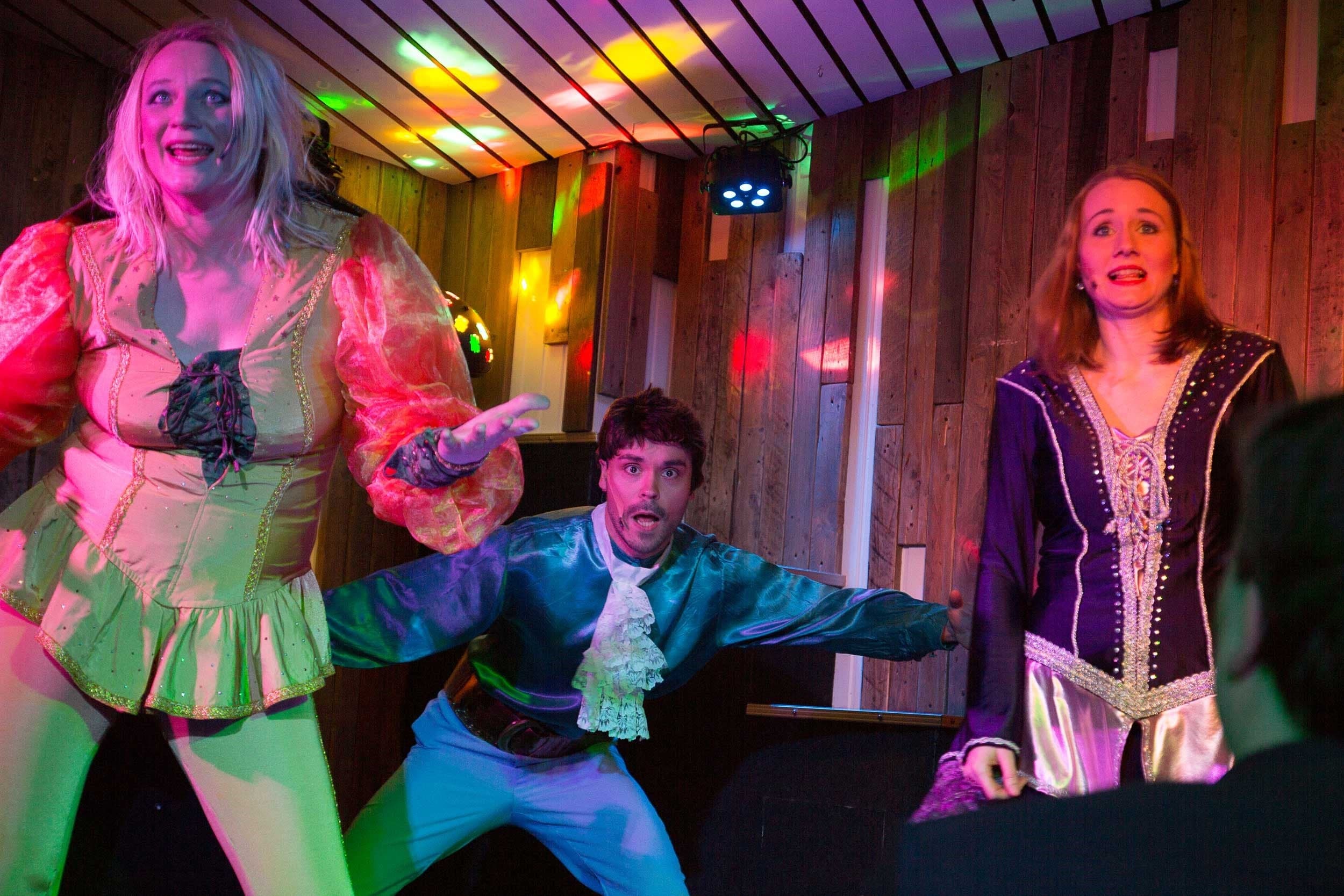 Liebe, Last und Fracht - Theater im Hof